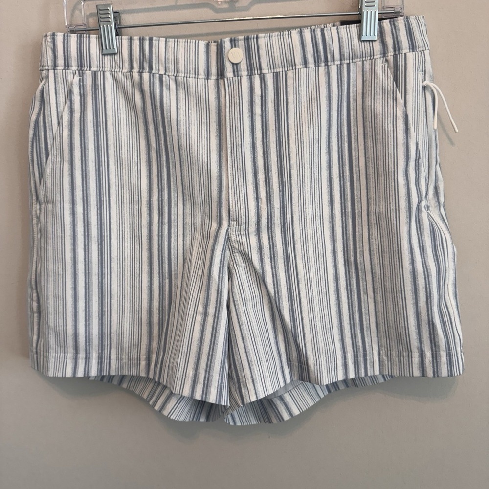 VRST Men's 5" Resort Short Muted Denim Calm Stripe Medium NWT Quick Dry UPF 50+
